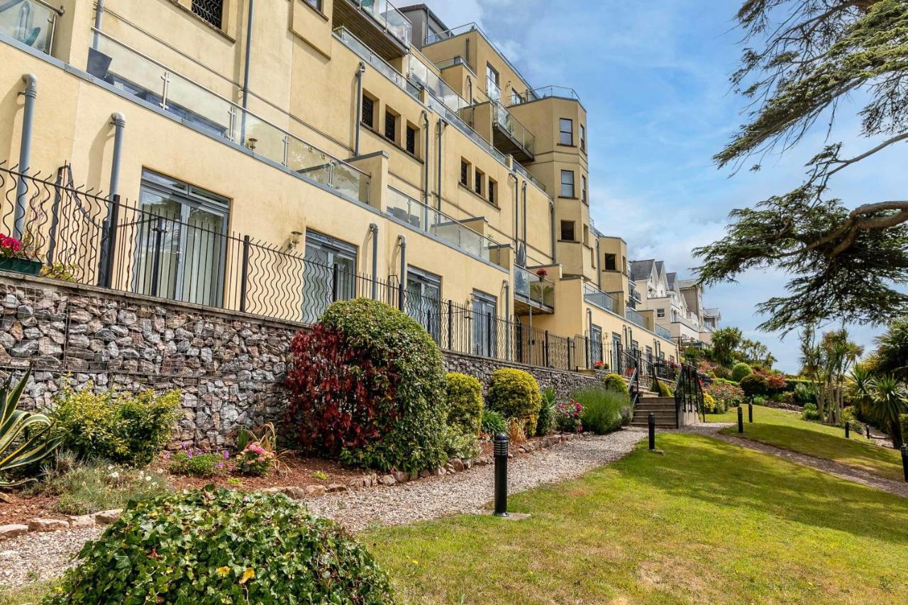 Apartment A7 Masts - Striking Beach Bolthole With Beautiful Sea Views Private Balcony & Parking *