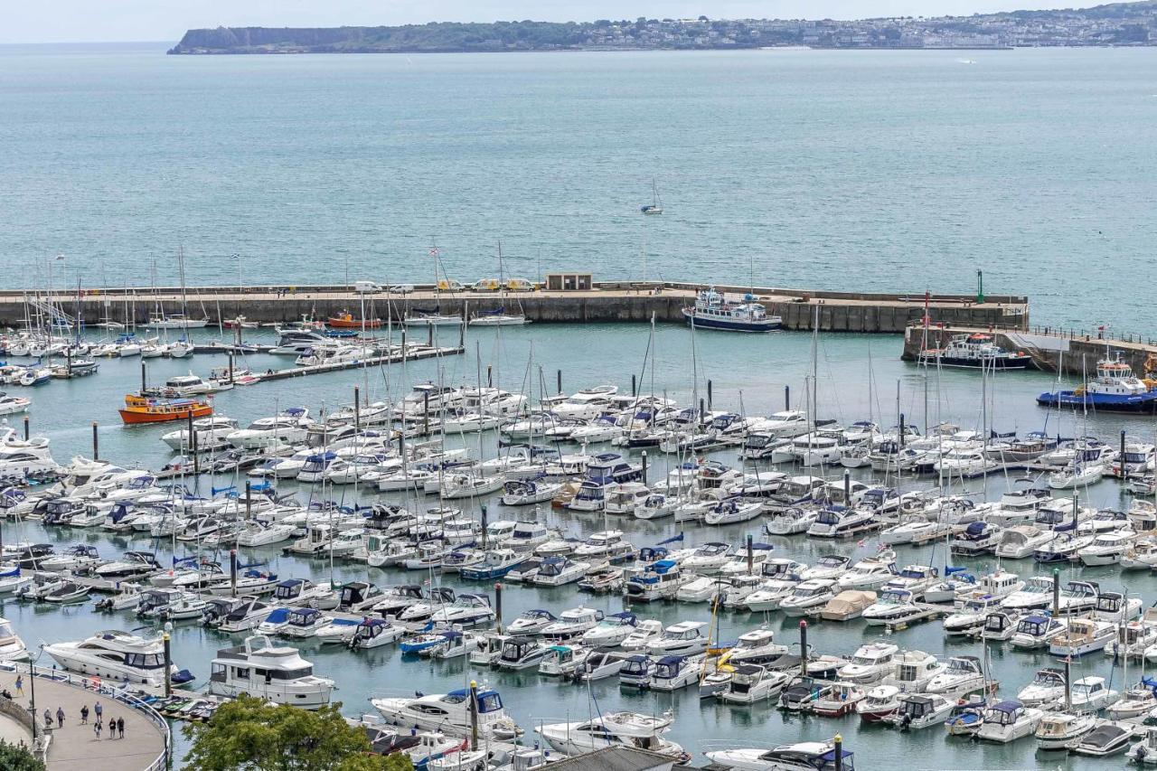 Apartment A7 Masts - Striking Beach Bolthole With Beautiful Sea Views Private Balcony & Parking *