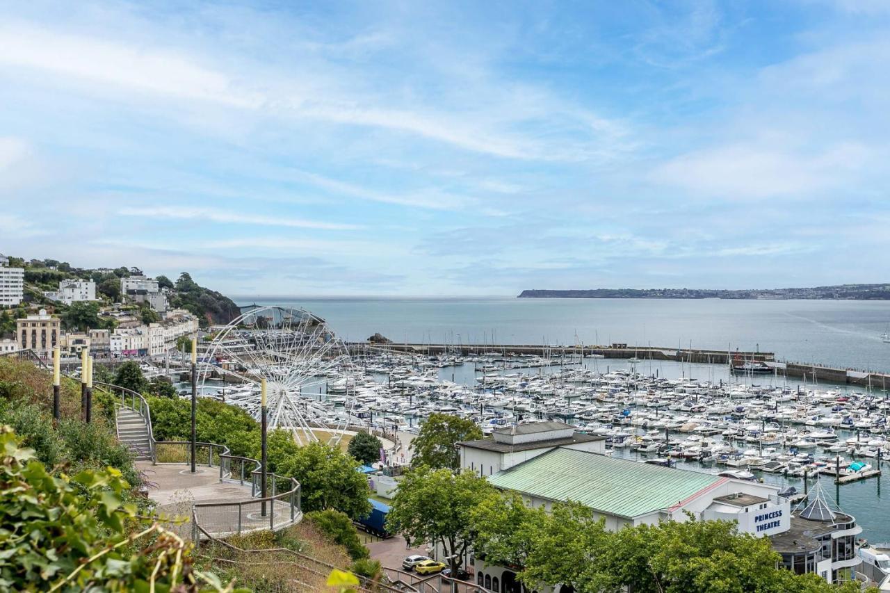 Apartment A7 Masts - Striking Beach Bolthole With Beautiful Sea Views Private Balcony & Parking Torquay