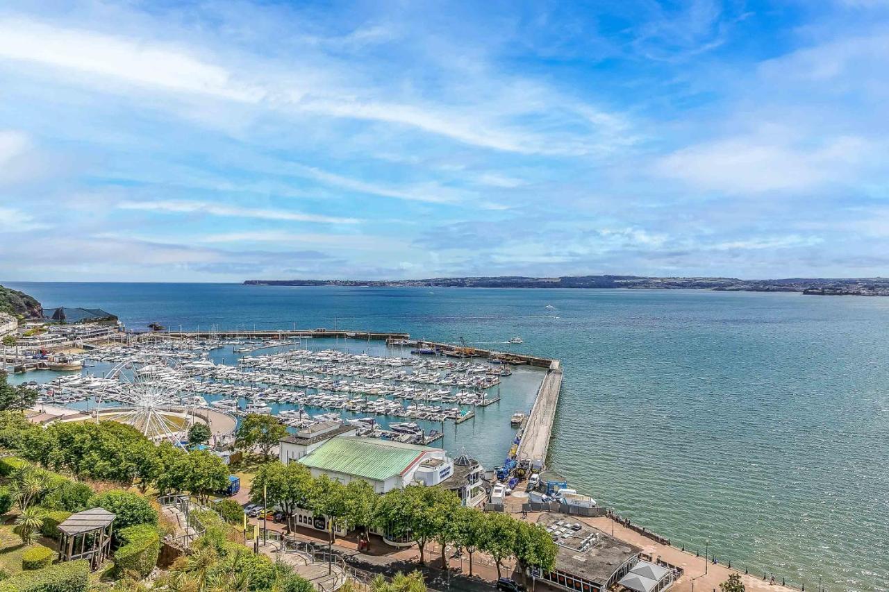 A7 Masts - Striking Beach Bolthole With Beautiful Sea Views Private Balcony & Parking Torquay