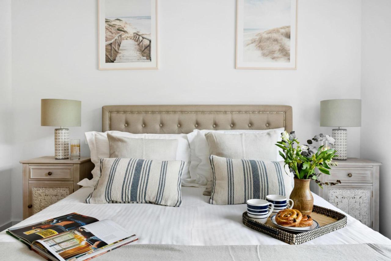 Apartment A7 Masts - Striking Beach Bolthole With Beautiful Sea Views Private Balcony & Parking *