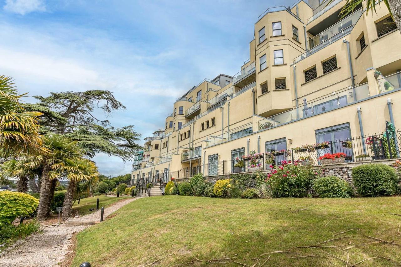A7 Masts - Striking Beach Bolthole With Beautiful Sea Views Private Balcony & Parking Apartment