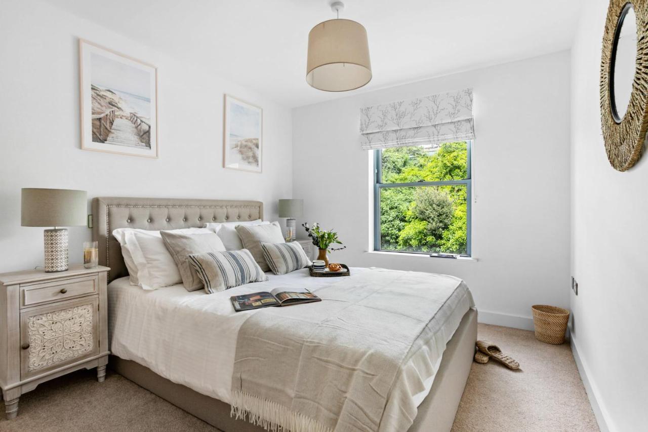 A7 Masts - Striking Beach Bolthole With Beautiful Sea Views Private Balcony & Parking Apartment