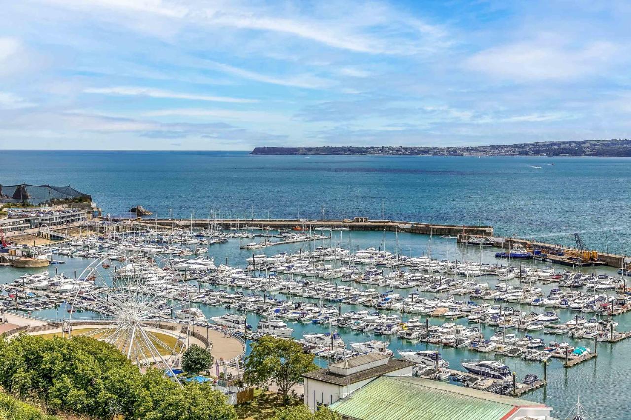Apartment A7 Masts - Striking Beach Bolthole With Beautiful Sea Views Private Balcony & Parking *