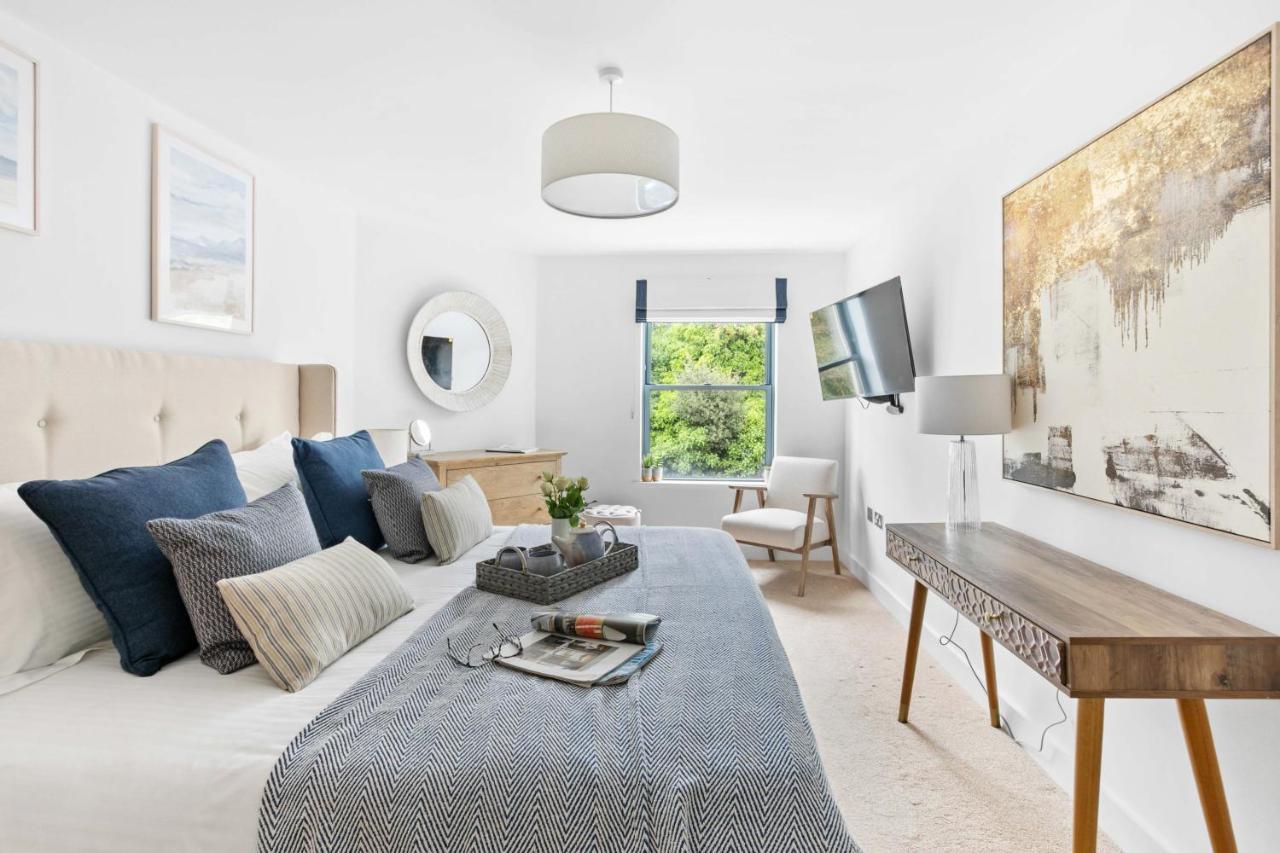 Apartment A7 Masts - Striking Beach Bolthole With Beautiful Sea Views Private Balcony & Parking