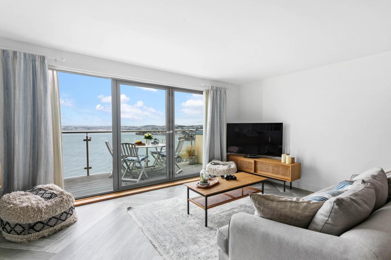 A7 Masts - Striking Beach Bolthole With Beautiful Sea Views Private Balcony & Parking *