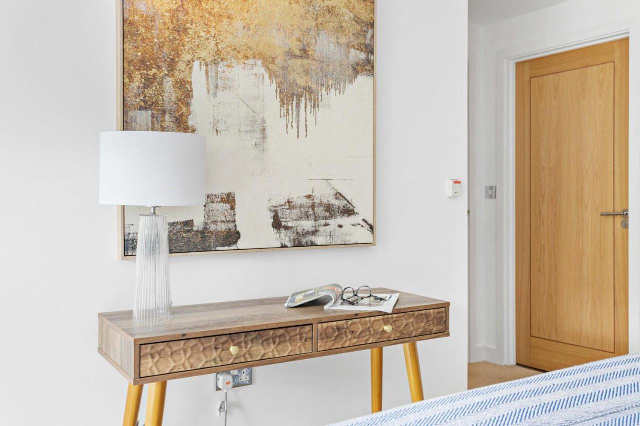 Apartment A7 Masts - Striking Beach Bolthole With Beautiful Sea Views Private Balcony & Parking