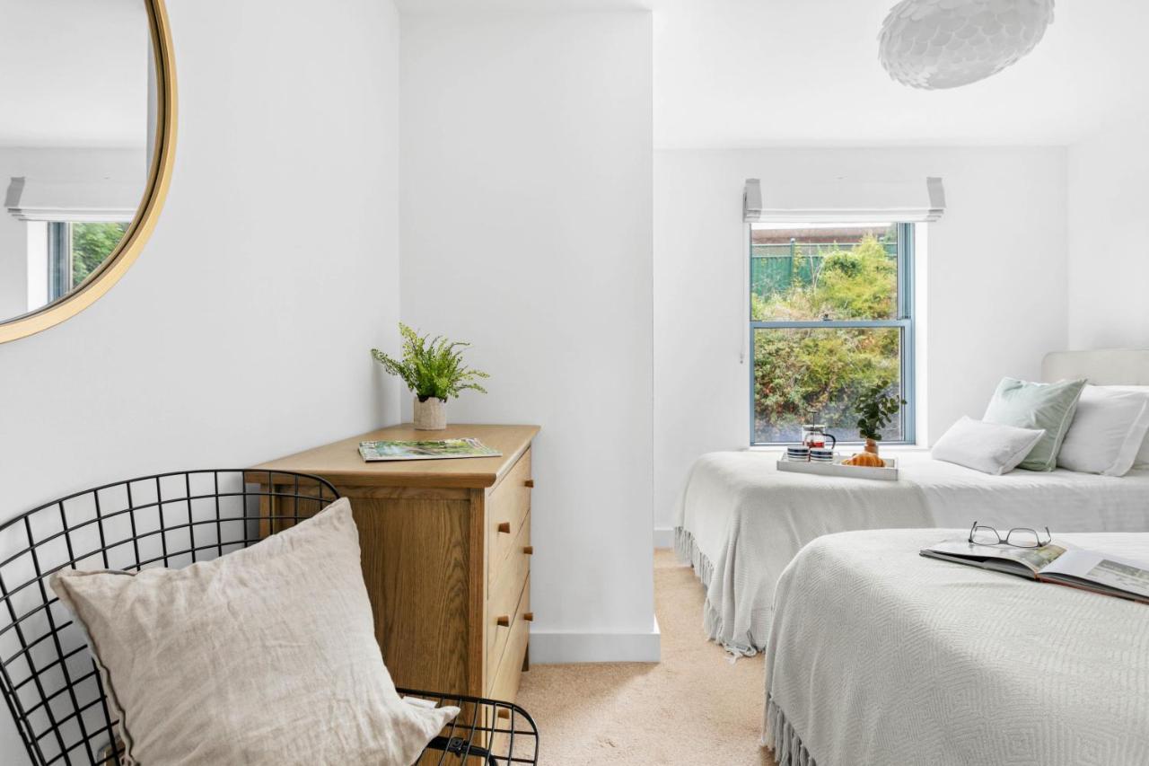 Apartment A7 Masts - Striking Beach Bolthole With Beautiful Sea Views Private Balcony & Parking